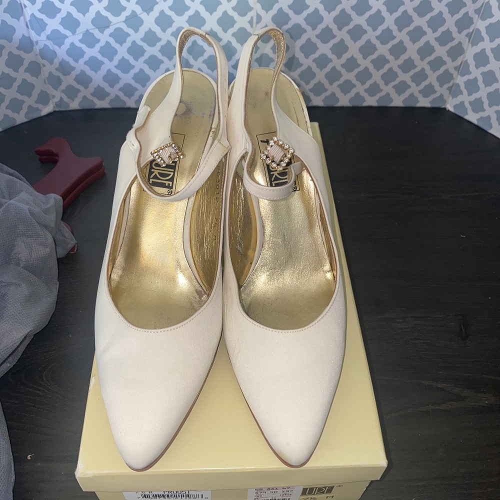 Allure Women Size 7 1/2 M Vintage 80s Creamy Satin Wedding Shoes High Heel 3"‎